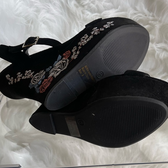 NWT Wild Diva Floral Sandals sz 8 - Picture 6 of 8